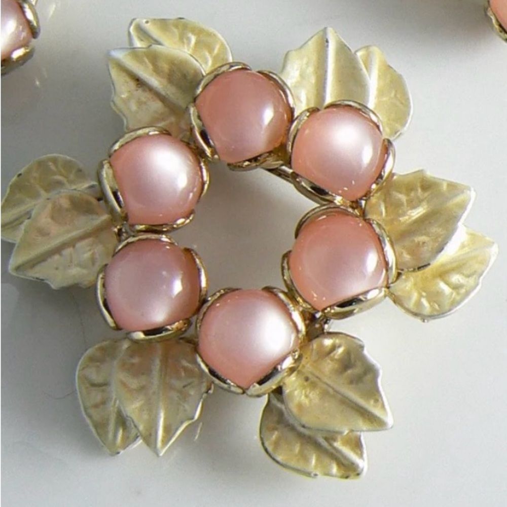 Vintage 40s-50s Pink Moonglow‎ Lucite Enamel Brooch